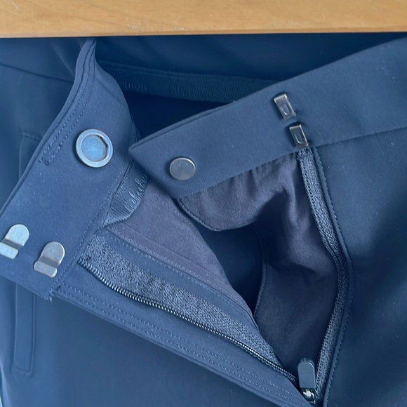 Lululemon black zipper and button closure pants with zippered pockets size 6 - Picture 4 of 8